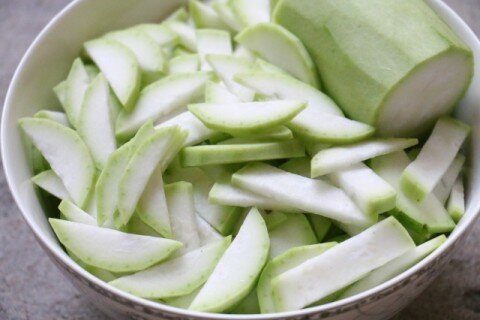 Canh bầu nấu tôm 1