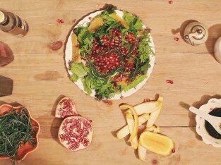 Salad cam lựu cho tiệc Giáng Sinh