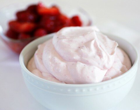 huong-dan-lam-banh-whipped-cream2