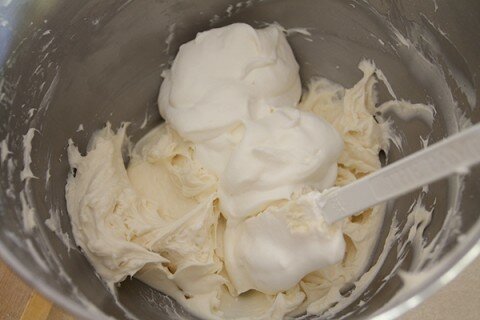 huong-dan-lam-banh-whipped-cream3