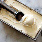 Làm kem vani mịn dẻo với chỉ 3 nguyên liệu