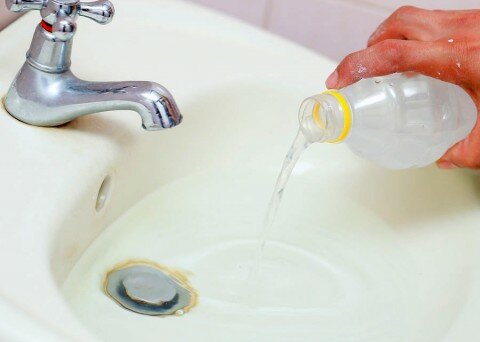 làm sạch bồn rửa 3