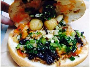Dân công sở "phát ghiền" với bánh mì Moha