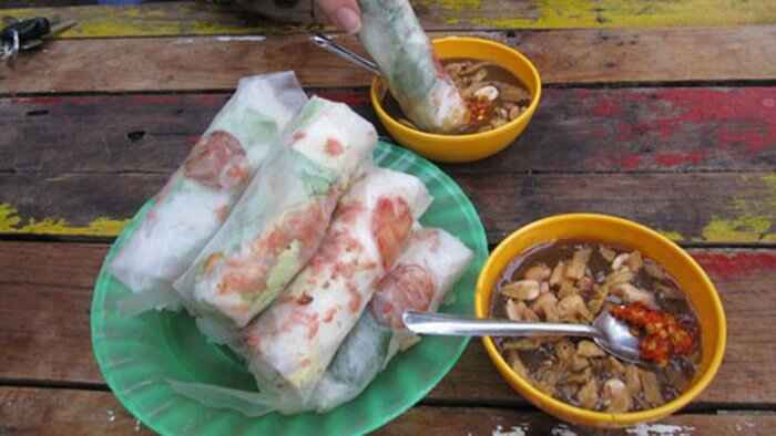 Bò bía chấm nước sốt ngon tuyệt Bò bía chấm nước sốt ngon tuyệt