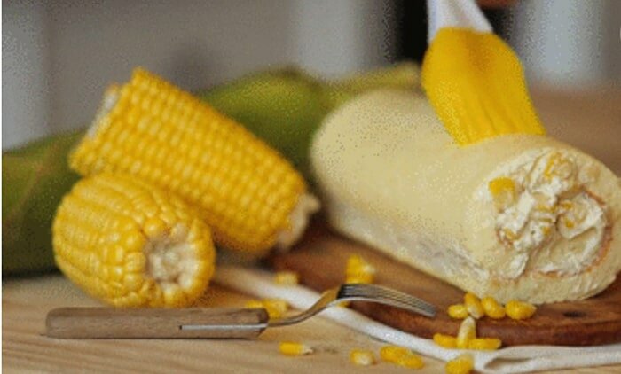 Bánh bắp cuộn sẽ thơm mùi bắp và beo béo mùi kem, hấp dẫn Bánh bắp cuộn sẽ thơm mùi bắp và beo béo mùi kem, hấp dẫn