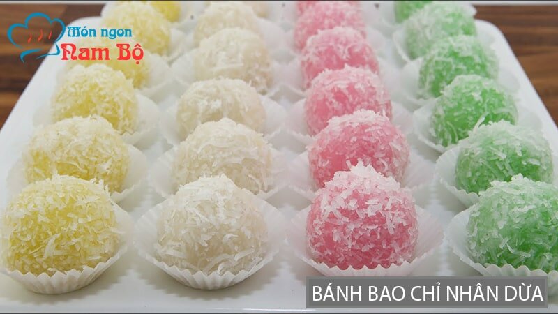 Bánh bao chỉ nhân dừa là món ăn vặt nổi tiếng ở Sài Gòn