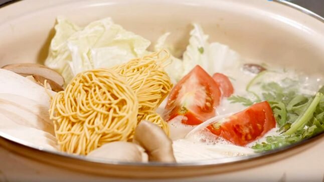 Video: Lẩu gà sữa đậu nành - Món ngon cho cả nhà
