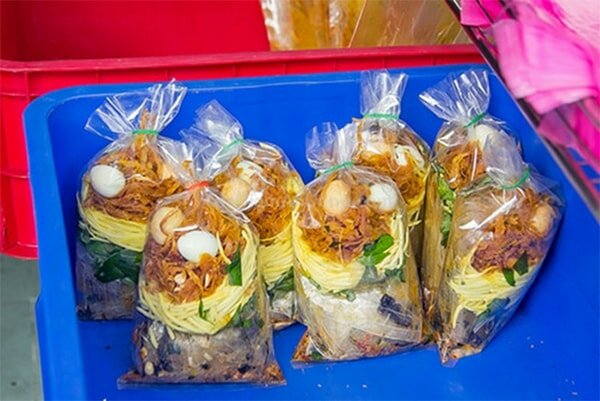 Bánh tráng chú Viên - Nguyễn Thượng Hiền Những quán bánh tráng trộn ngon ở Sài Gòn "đốn tim" du khách