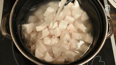 Cách làm chè sắn nóng hổi thơm lừng cho ngày đông 5 Cách làm chè sắn nóng hổi cho ngày đông lạnh