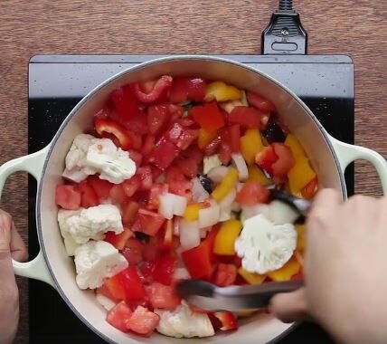 Bữa sáng nhanh gọn đủ chất với cốt lết nấu rau củ 5