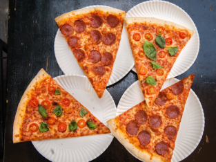Thưởng thức pizza miếng homemade kiểu Mỹ tại Espy Pizza