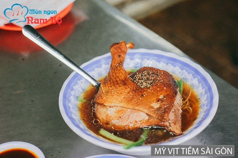 Mỳ vịt tiềm Sài Gòn
