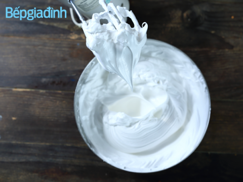 Làm bánh Pavlova chanh dây thơm ngon tan chảy 3