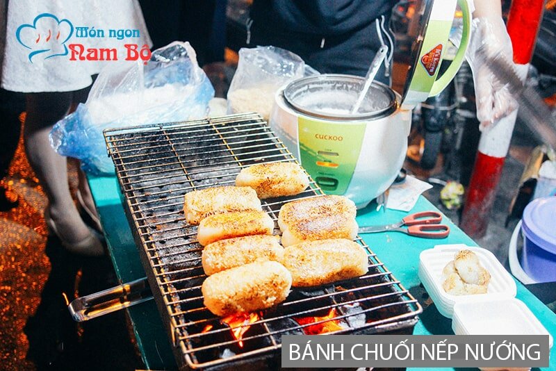 Bánh chuối nếp nướng là món ăn đường phố nổi tiếng ở Sài Gòn Bánh chuối nếp nướng là món ăn đường phố nổi tiếng ở Sài Gòn