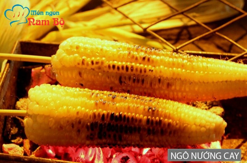 Ngô nướng cay là món ăn vặt rất đặc biệt ở Sài Gòn