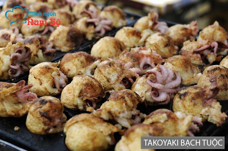 Takoyaki bạch tuộc là món ăn rất phổ biến ở Sài Gòn