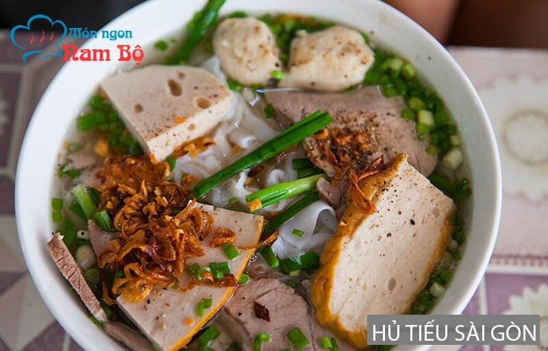 Ngày mưa ở Sài Gòn đi ăn hủ tiếu