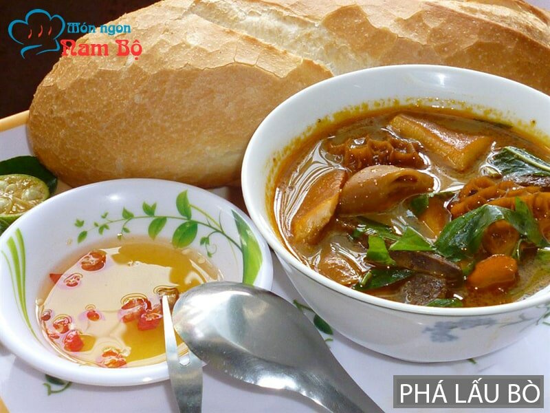 Phá lấu bò là món ăn nổi tiếng ở Sài Gòn cho ngày mưa gió