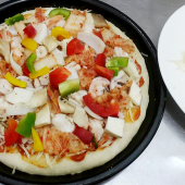 Tự làm pizza hải sản kim chi ngon tại nhà