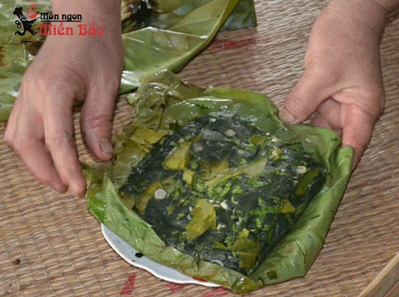 Rêu đá nướng là món ăn khá độc đáo của người Thái ở Điện Biên