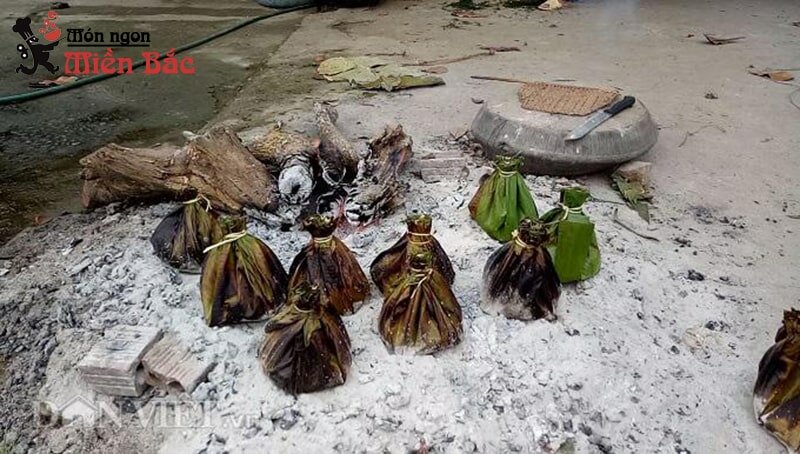 Rêu đá nướng là món ăn khá độc đáo của người Thái ở Điện Biên