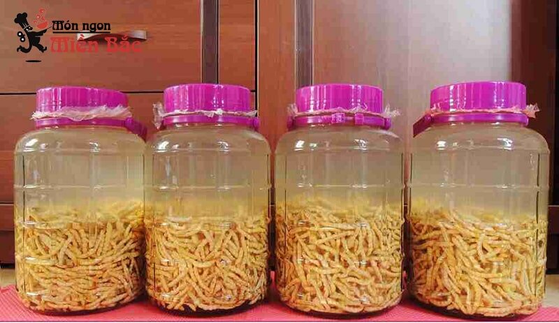 Đặc sản sâu chít Điện Biên ngâm rượu Đặc sản sâu chít Điện Biên ngâm rượu