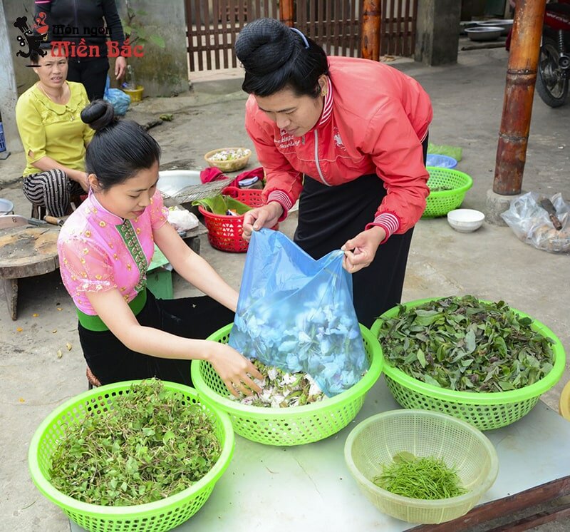 Những người phụ nữ đi hái hoa ban Những người phụ nữ đi hái hoa ban