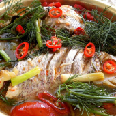 Ấm áp ngày Đông với cá om dưa cải chua thì là