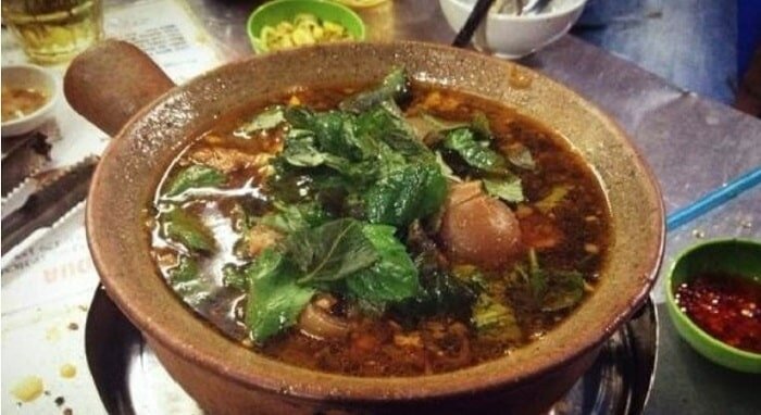 Lẩu dê ở đây rất được nhiều thực khách yêu thích Lẩu dê ở đây rất được nhiều thực khách yêu thích