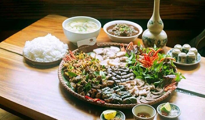 Quán ăn giản dị nhưng không kém phần sạch sẽ, thoáng mát Quán ăn giản dị nhưng không kém phần sạch sẽ, thoáng mát
