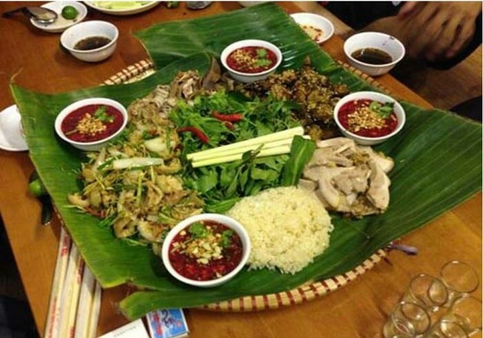 Không gian mang nét hiện đại và cổ truyền của nhà hàng Không gian mang nét hiện đại và cổ truyền của nhà hàng
