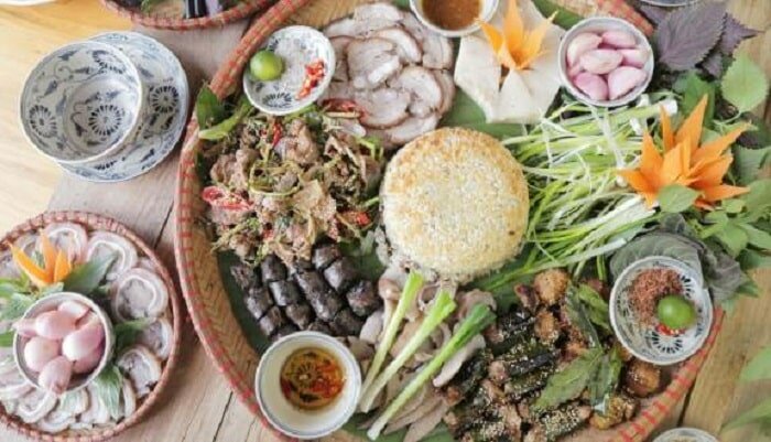 Mẹt lợn mán vô cùng ngon và đầy đủ của Lợn Mường Mẹt Mẹt lợn mán vô cùng ngon và đầy đủ của Lợn Mường Mẹt