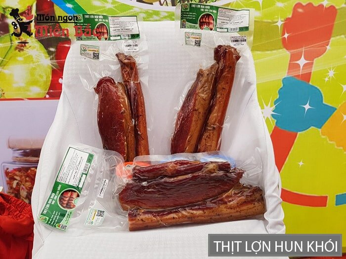 Thịt lợn hun khói Lai Châu rất được ưa chuộng mang về làm quà Thịt lợn hun khói Lai Châu rất được ưa chuộng mang về làm quà