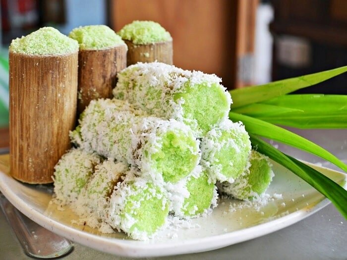 Bánh ống lá dứa là món ăn vặt nổi tiếng của đồng bào Khmer Bánh ống lá dứa là món ăn vặt nổi tiếng của đồng bào Khmer