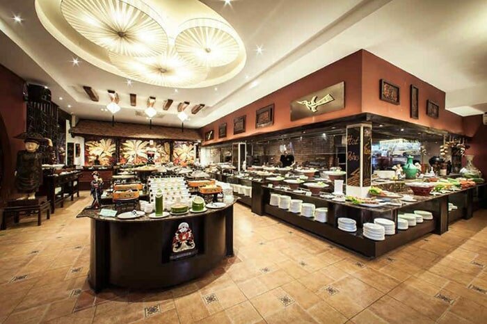 Không gian nhà hàng Buffet Việt Dia-diem-an-uong-8-3-tai-Ha-Noi-1-min
