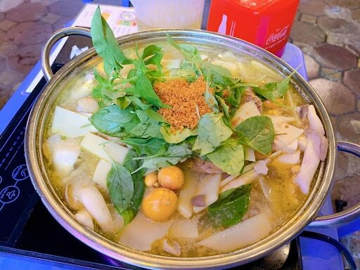 Review chi tiết quán lẩu gà lá é Thắng Béo “ngon xỉu”, đông nghịt khách