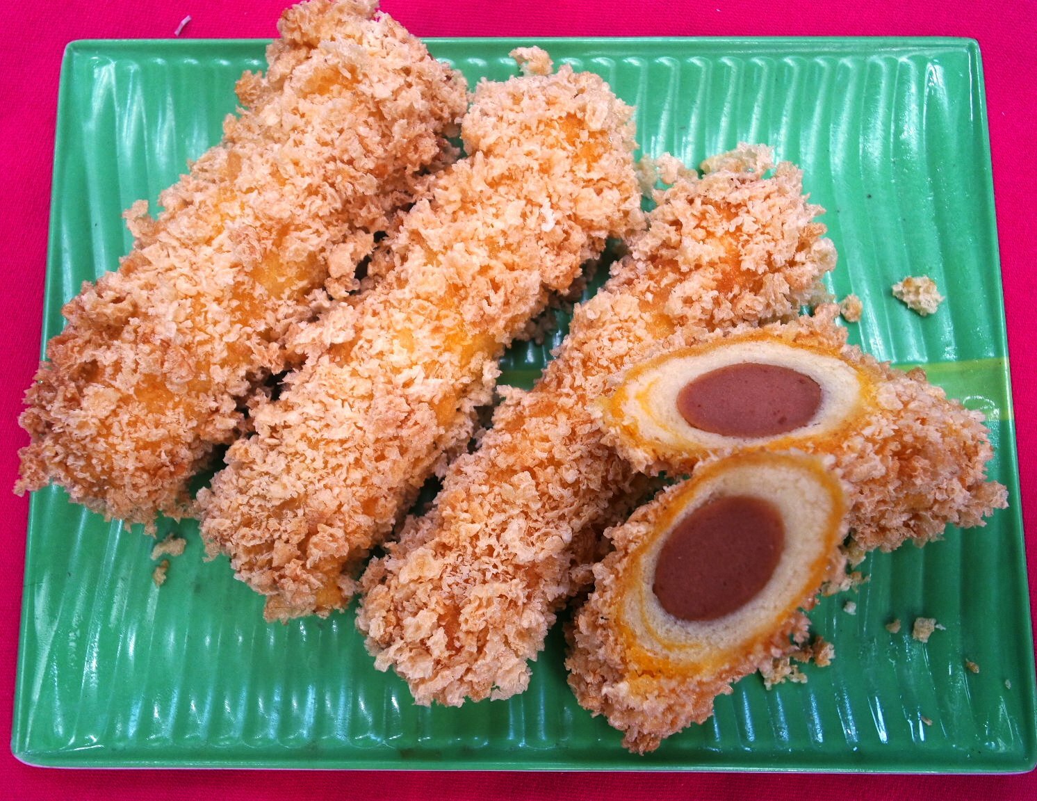 Sandwich cuộn xúc xích chiên xù