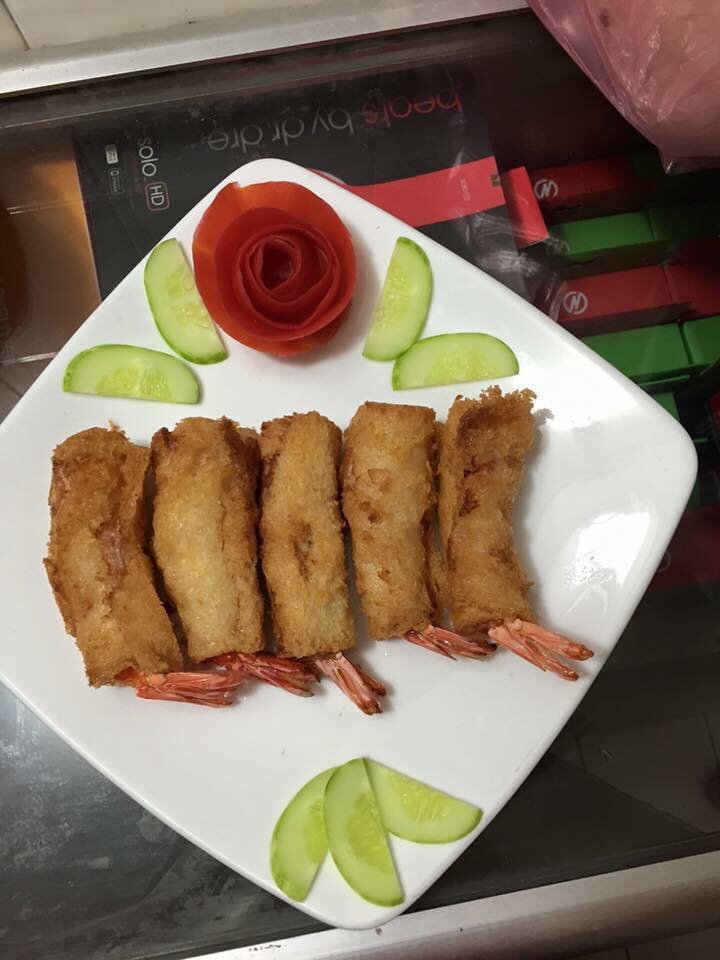 Bánh mì cuộn tôm chiên