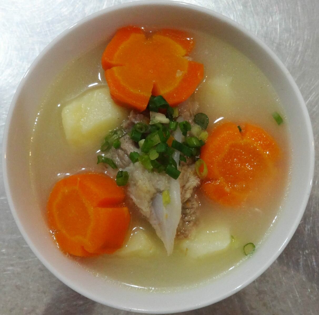Canh củ hầm xương